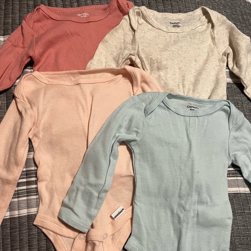 Hello I'm selling these supper cute long sleeves!